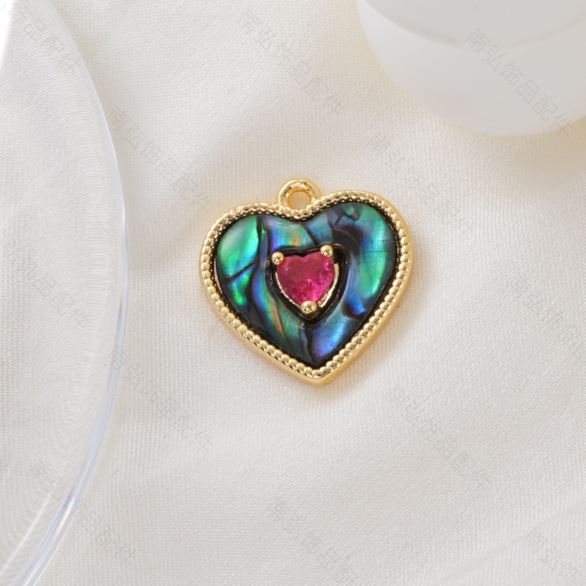 Copper-plated 18k gold color retention, zirconium-inlaid abalone, shell heart, oil-dripping pendant, bracelet, necklace clasp, DIY accessory Application Scenario