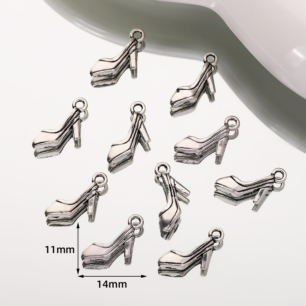 Wholesale of new retro silver spiked shoes, high heels, roller skates, pendants, DIY accessories, bracelets, necklaces, jewelry and accessories Application Scenario