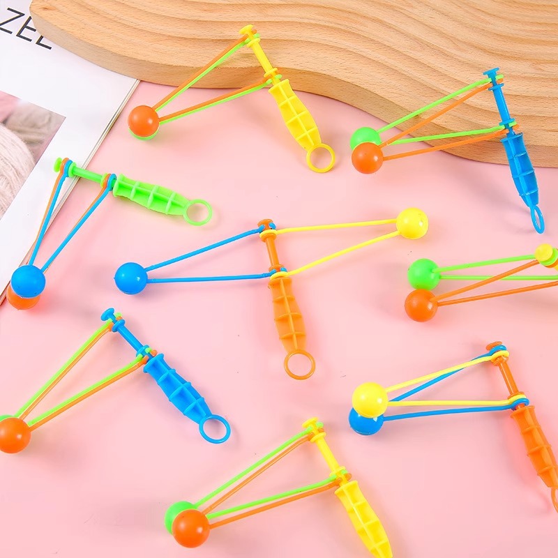 Children's nostalgic toys, hand-cranked bumper balls, casual small two-color rocking fans, you plastic bumper balls, fun rockers Specification image