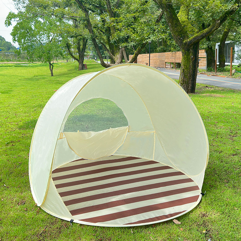 Portable and quick-opening beach tent for outdoor camping, 3-4 people large space, sunshade, waterproof and portable folding tent Application Scenario