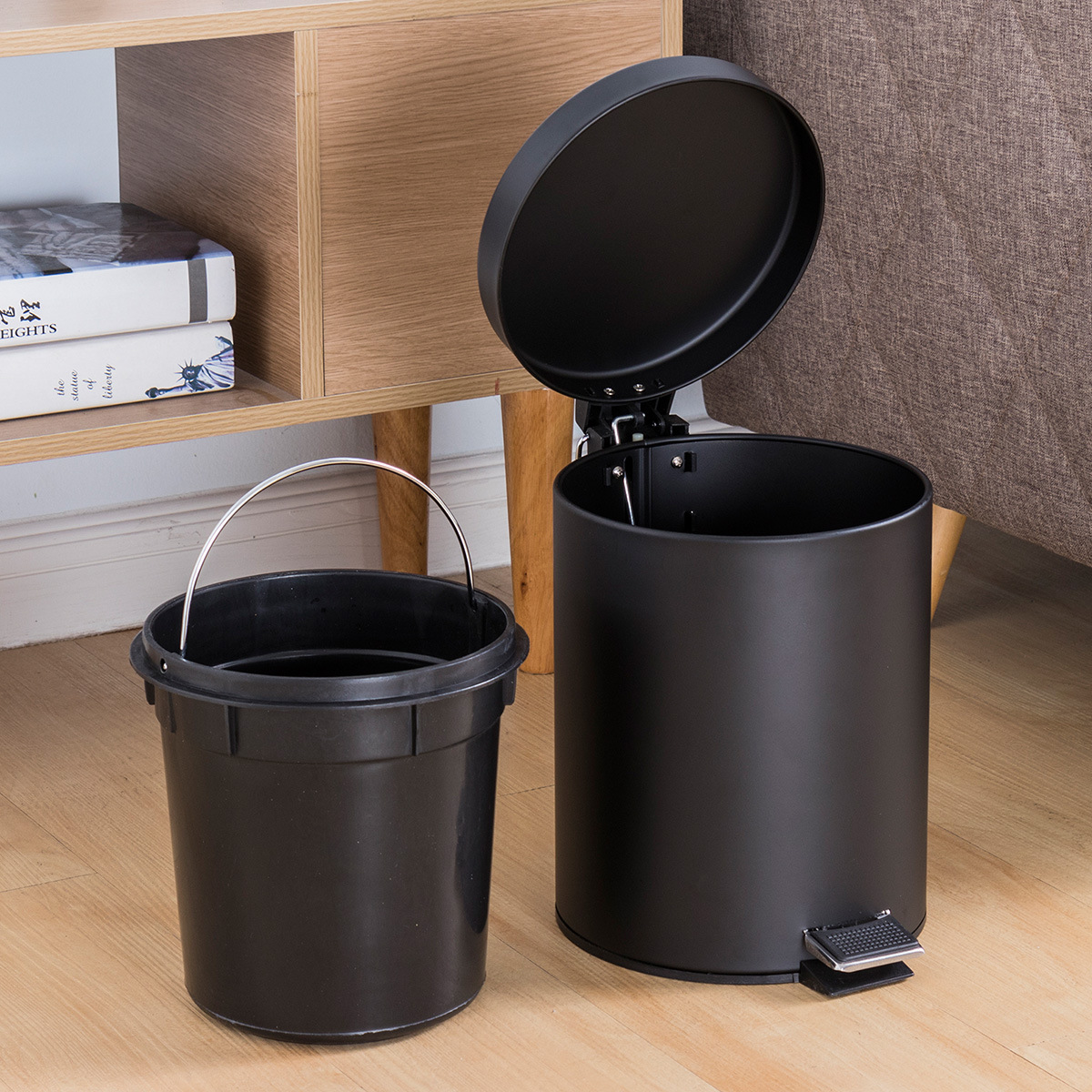 Wholesale of matte black round flip-top trash cans, household slow-lowering silent foot-operated cleaning buckets with LIDS details Picture