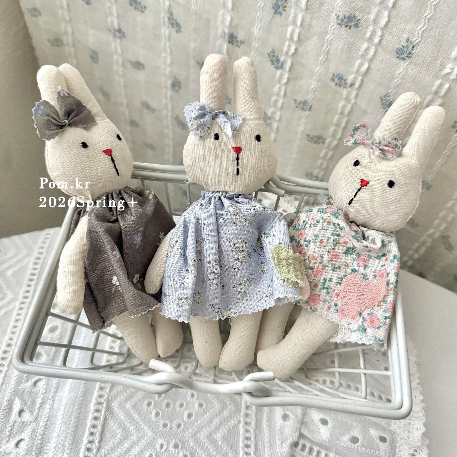 New Korean-style Nordic-style country floral patterned rabbit cute children's fabric doll, handcrafted soothing doll small decoration Application Scenario