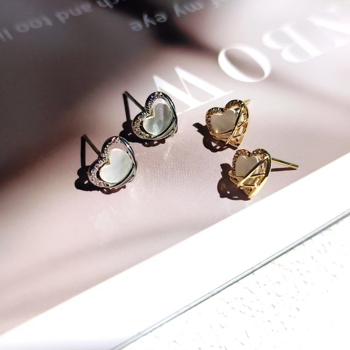 The high-end heart-shaped stud earrings are versatile, exuding a light luxury and simple style. The new whitening and cold style earrings are exquisite and simple details Picture