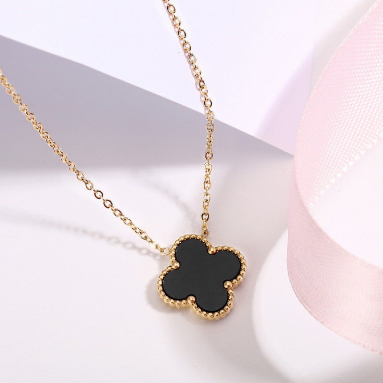 Cross-border wholesale live streaming: Simple four-leaf titanium steel necklace for women's Douyin, personalized, fashionable and non-fading bestseller