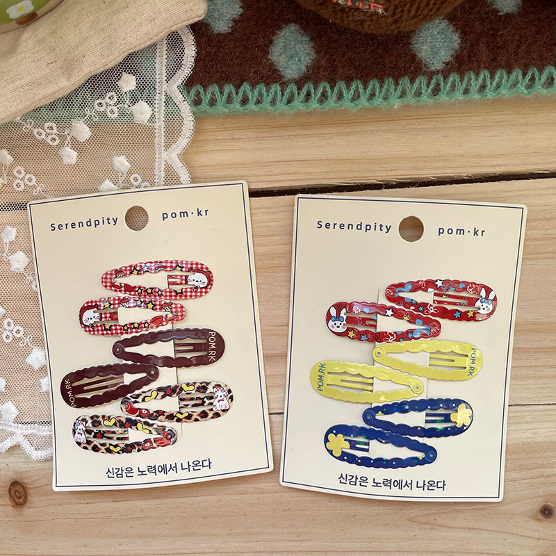 pom.kr's new Korean-style printed bb clip, cute children's side bangs clip, bye-bye clip, and girl's hair accessory Application Scenario