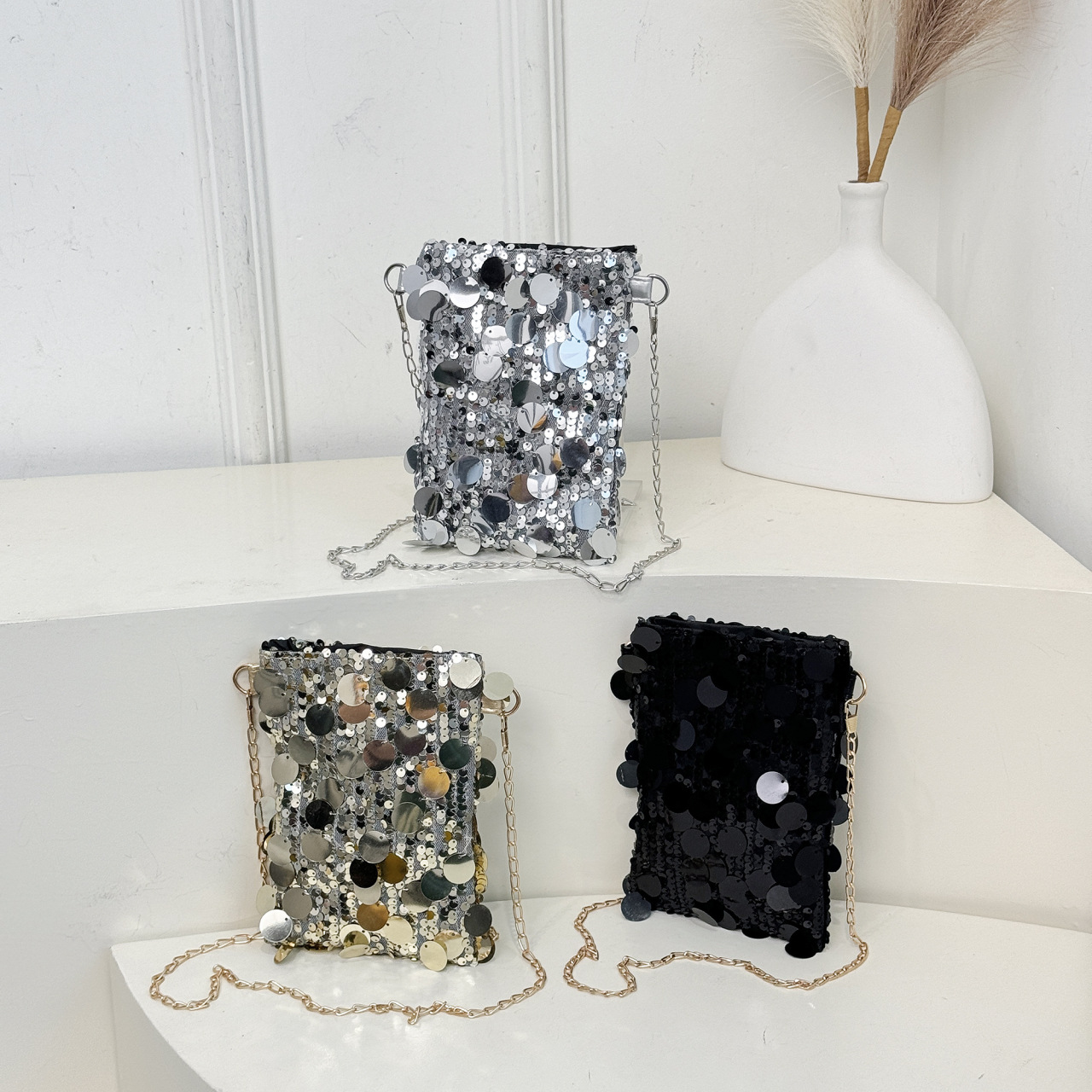 Cross-border sequined bag, fashionable sequined mobile phone bag, small square bag, casual and versatile, high-end ladies' single-shoulder bag, simple and trendy crossbody bag, fringed women's bag, sequined bag details Picture