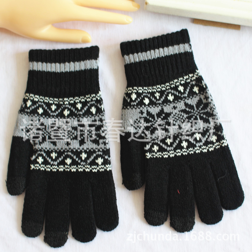 Wholesale of Korean winter fleece and thickened warm gloves, double-layer printed gloves for babies and children, and knitted gloves for students Application Scenario