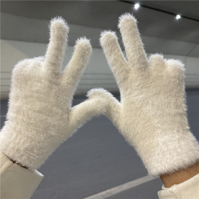 New faux rabbit fur plush ins winter gloves for women, with added fleece, are warm and cute, specifically designed to protect students from the cold Specification image
