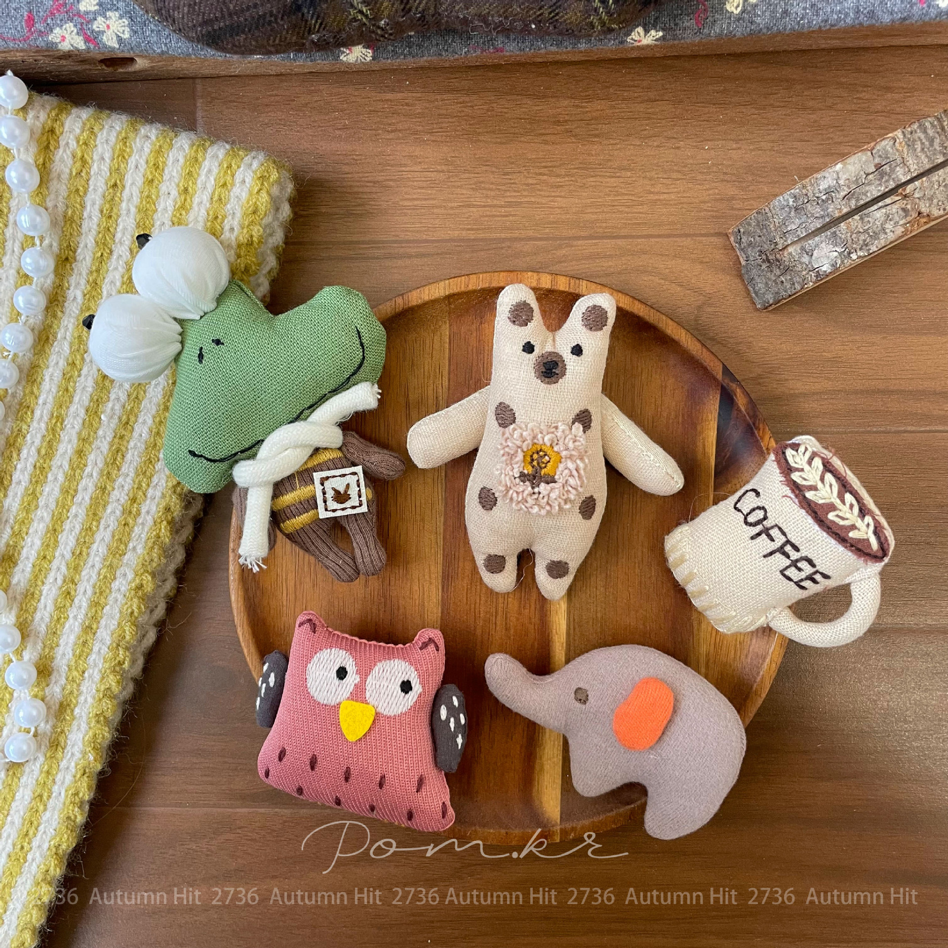 New Korean-style retro forest-themed fabric brooch, bear coffee cup, owl pin, cute doll decorative badge Specification image