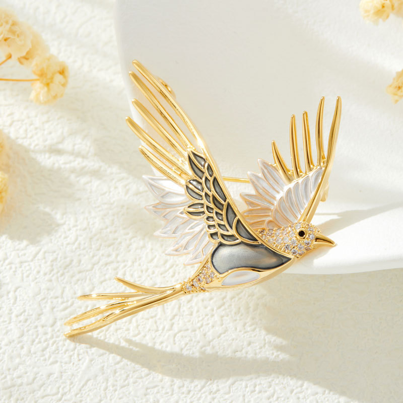 Fashionable and high-end enamel bird brooch, light luxury and elegant style, exquisite clothing brooch, new elegant brooch