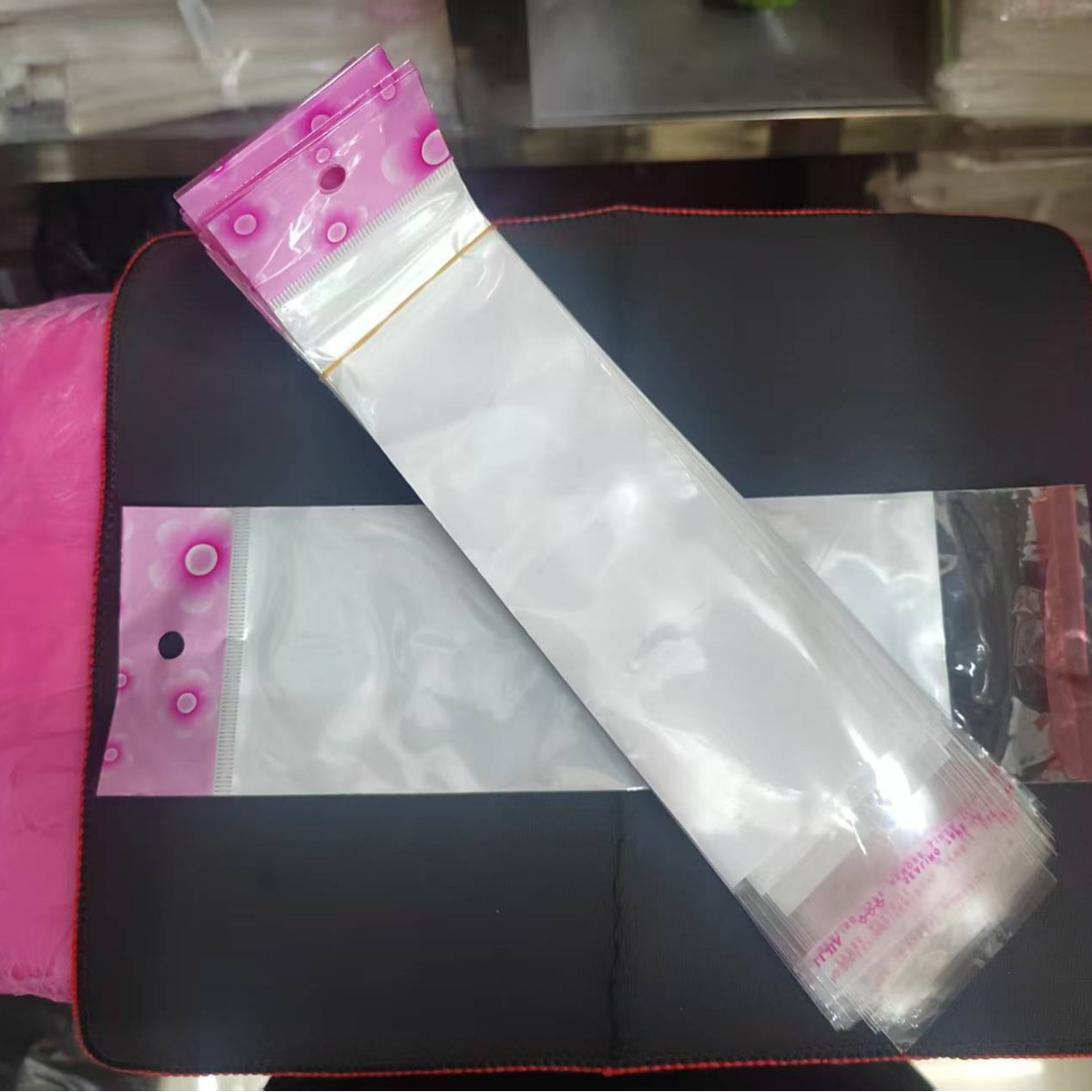 opp self-adhesive bags with white background and white/red card heads (semi-pearlescent film and semi-transparent), 100 pieces per piece Specification drawing