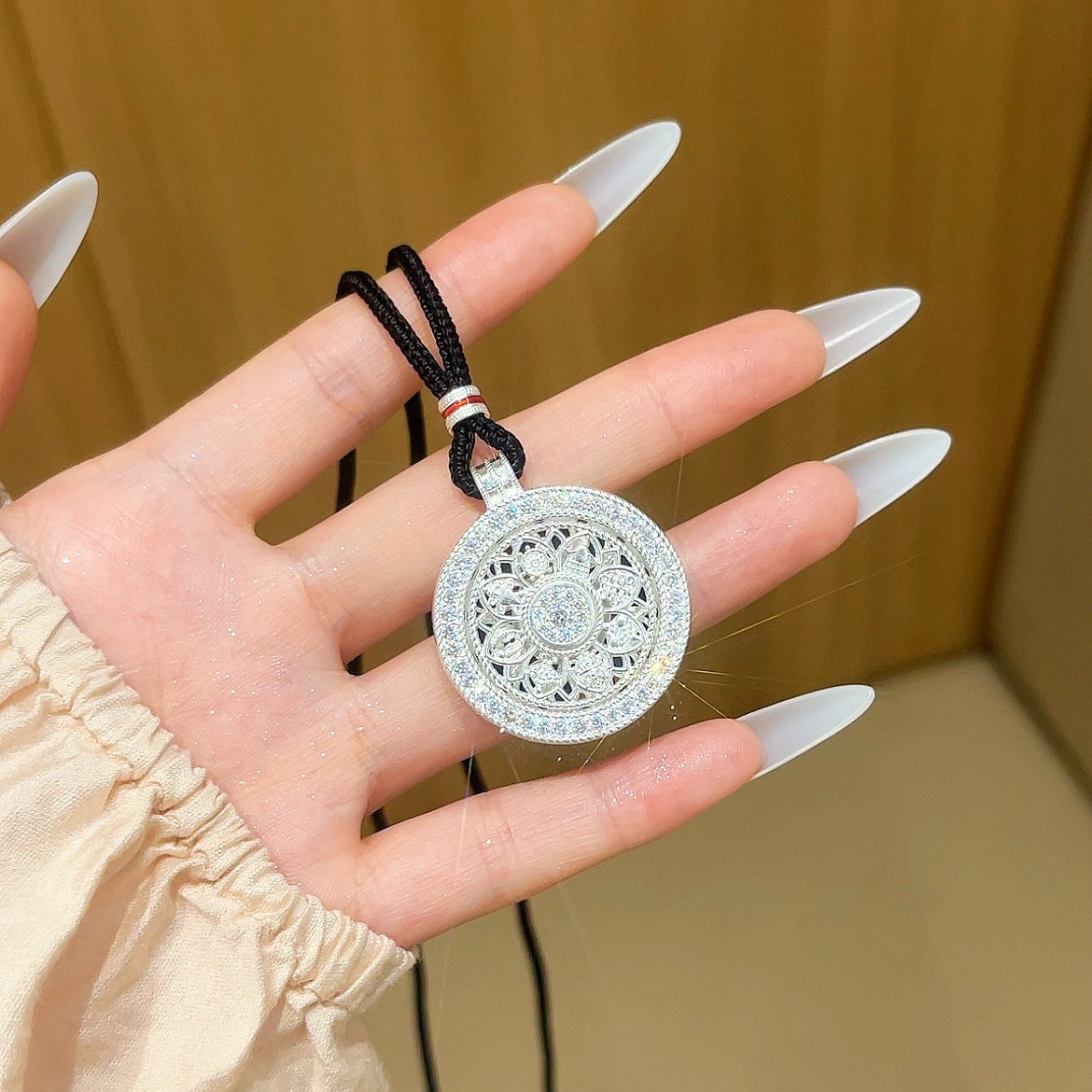铜镀苗银藏银编绳吊坠可旋转八宝罗盘项链女轻奢高级感挂坠饰品详情2