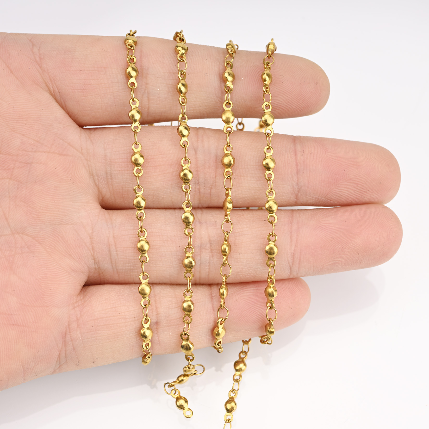 Stainless steel bean-welded ring chain PVD vacuum electroplated titanium steel round bean-shaped chain necklace bracelet DIY chain Application Scenario