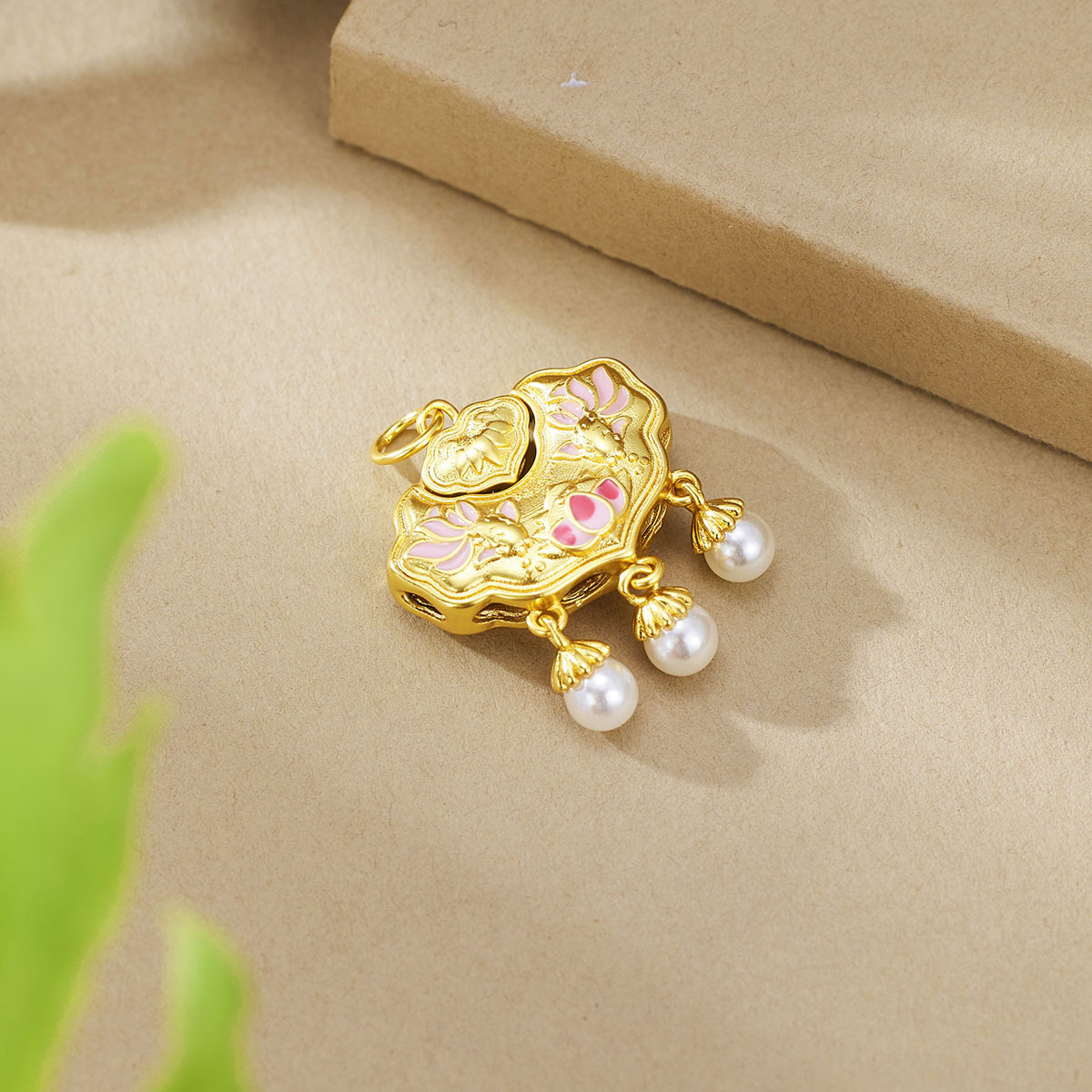 Copper gold-plated and blue-burned ten-mile red makeup copper pendant, koi fish ruyi lock pendant, DIY original innovative Chinese style versatile style Specification drawing
