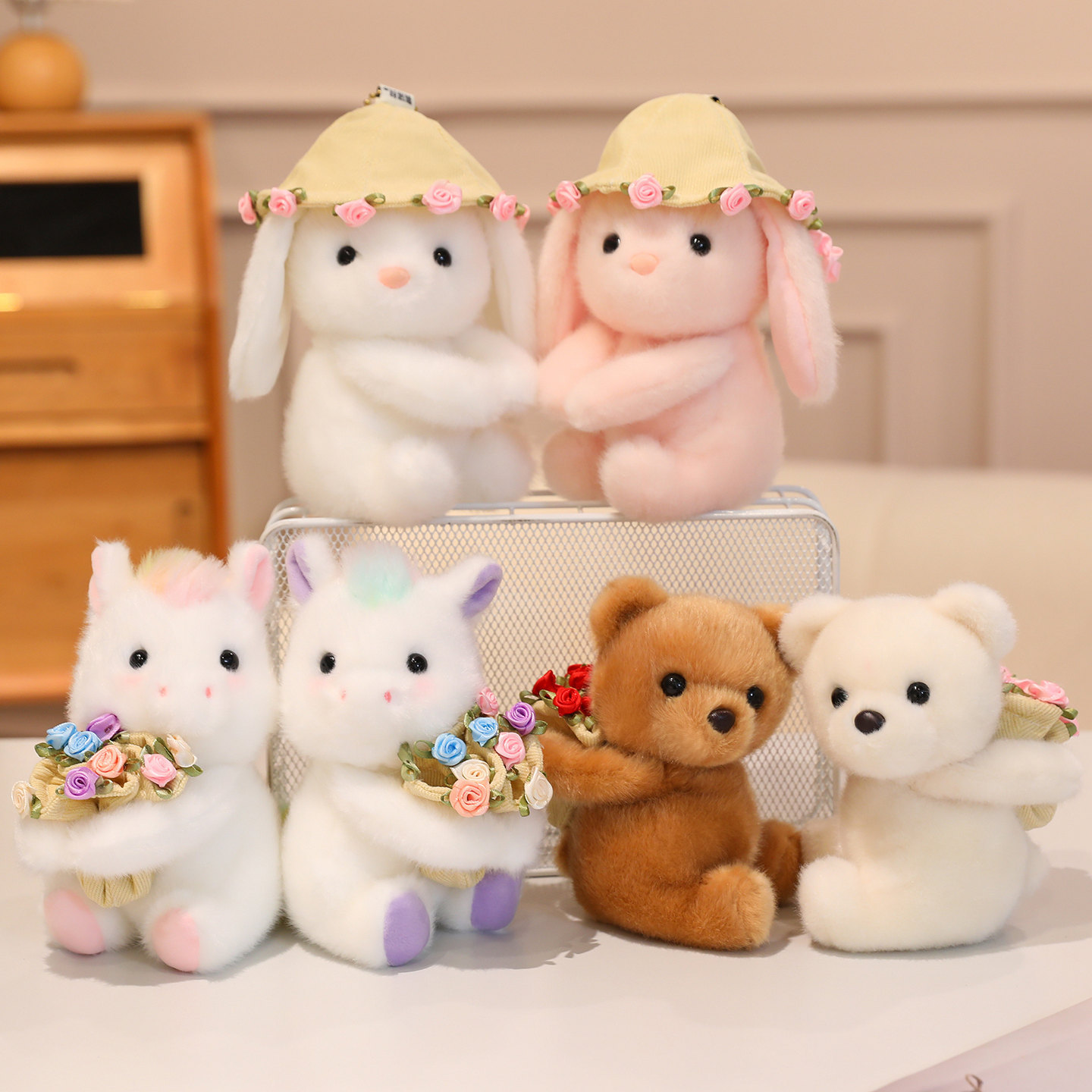 A bouquet of roses, a small animal hat, a plush toy doll, a gift for confessing love, a girl holding a bouquet of flower dolls, a festival batch Application Scenario