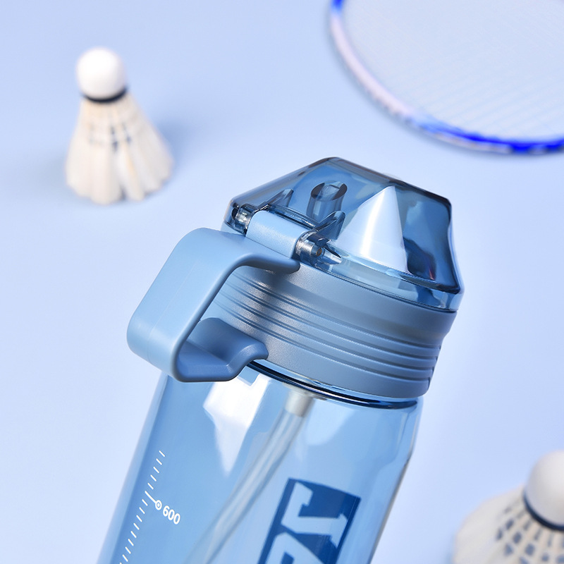 运动水壶实物图
