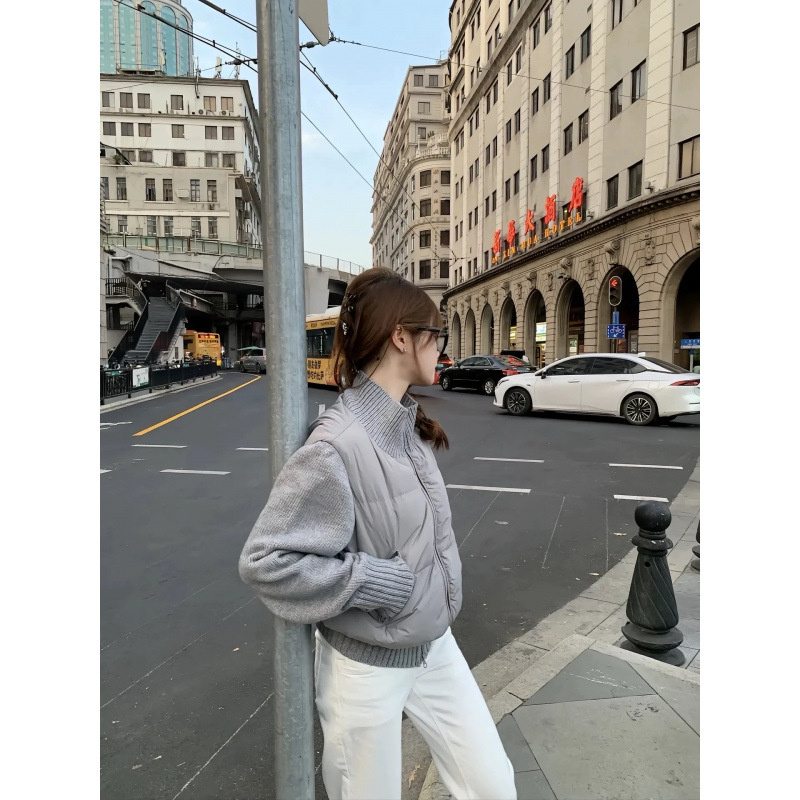 New short down jacket for women in autumn and winter 2025, thick knitted sleeves with white duck down, a light white coat for petite women Application Scenario