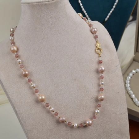 Original design of natural freshwater pearl sweater chain, fashionable outfit Edison pearl strawberry crystal necklace sweater chain Original design of natural freshwater pearl sweater chain, fashionable outfit Edison pearl strawberry crystal necklace sweater chain