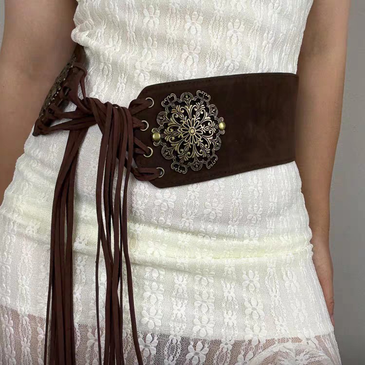Fashionable new Chinese-style millennial hot girl on Instagram, retro fringed circular riveted belt, cinched waist belt, cinched waist design