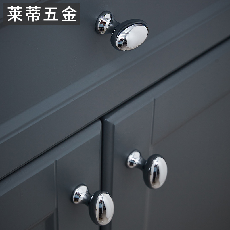 黄铜镀铬银色水滴衣柜门拉手现代轻奢简约鸽子蛋抽屉橱柜酒柜把手 Application Scenario