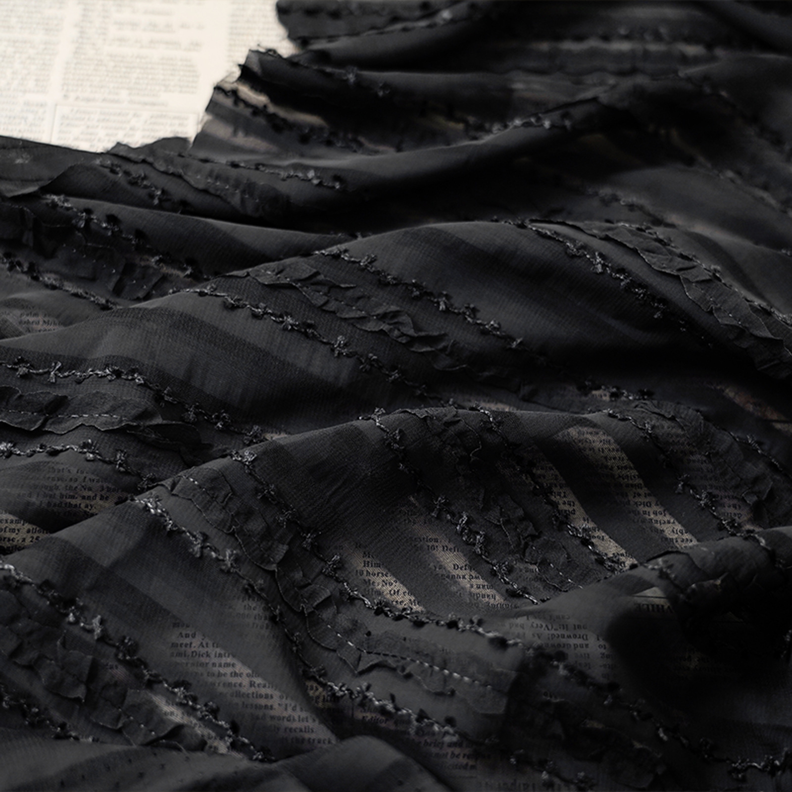 The new chiffon striped yarn-dyed dress is made of a fresh and clean solid-color curtain shirt and soft crocheted fabric Specification image