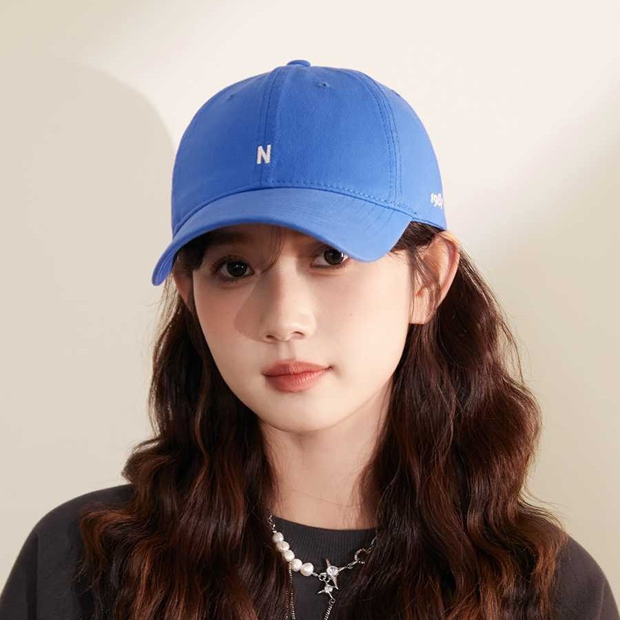 Red wheat straw baseball cap, sun hat, straw hat classic style Application Scenario