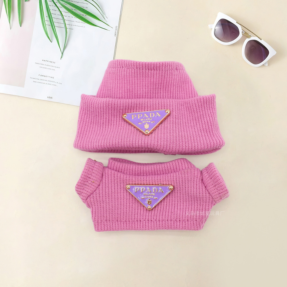 In stock, there are two sets of labub clothes for the first, second and third generations of vinyl dolls, Labub knitted sweaters and hats details Picture
