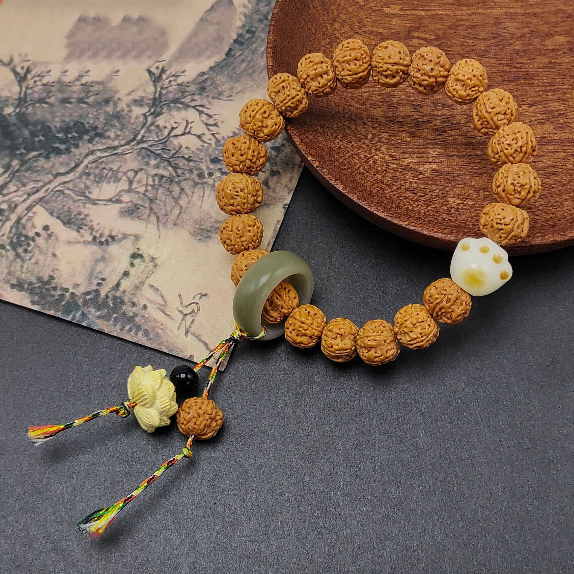 Small Diamond Bodhi lotus bracelet with Running Ring Bursting Flesh Diamond Bodhi Seed cultural play bracelet accessory, holding prayer beads details Picture