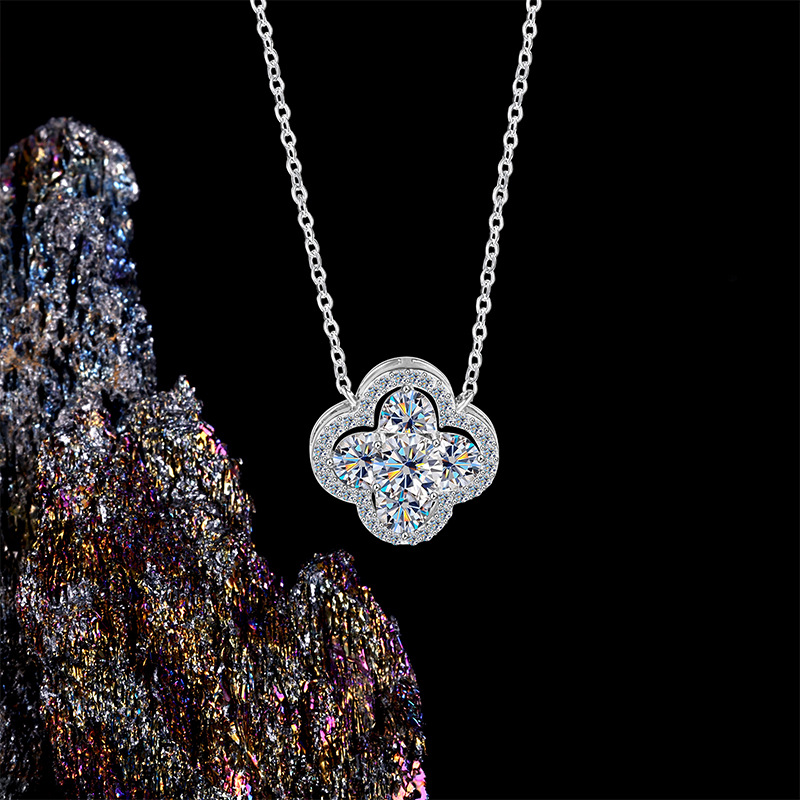 Zhuoheng Selects A Niche And Light Luxury Full-Diamond Moissanite Collarbone Chain S925 Sterling Silver Lucky Four-Leaf Clover Necklace For Women details Picture