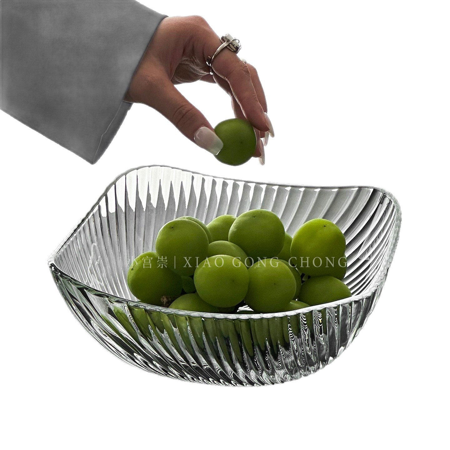 High-end glass fruit plate, living room coffee table, fruit plate, light luxury snack display plate, striped salad bowl Application Scenario