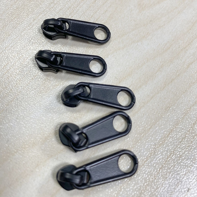 In stock, there are No. 3 zinc alloy zipper pulls for both forward and reverse threading, double-head zipper pulls, handle accessories, and zipper buckles Specification image