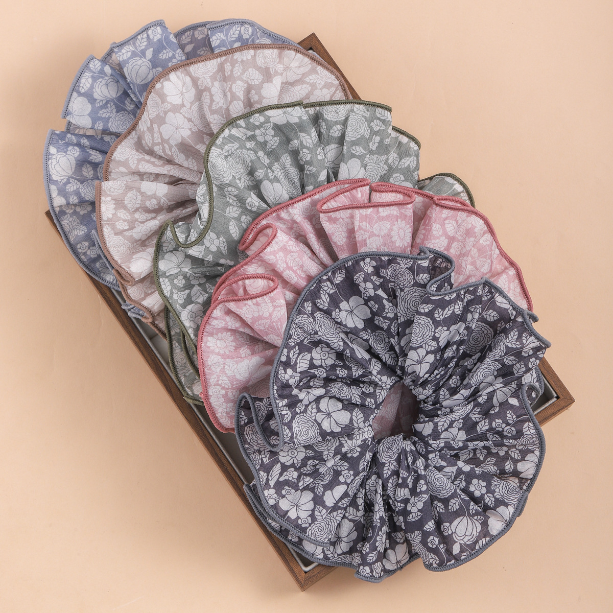 Korean retro summer large intestine hair band for women, light-colored fabric large hair tie, versatile fabric hair tie and hair accessory details Picture