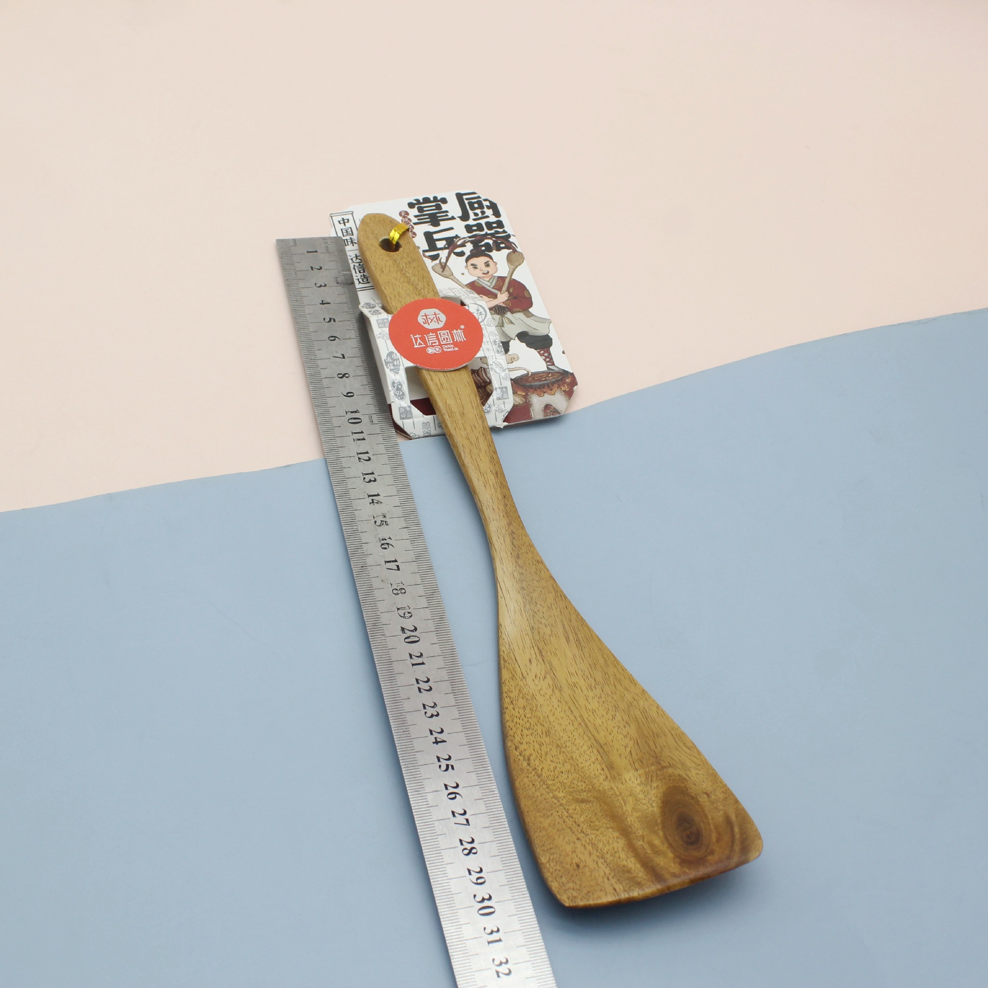 The wooden cooking spoon and spatula for the kitchen can handle everything from stir-frying to making soup, boiling, stewing and deep-frying in one go. It can also drain oil and water, and is not tiring to hold for a long time Application Scenario