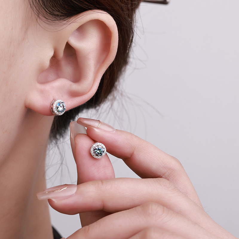 Zhuoheng selects Moissanite ear studs S925 silver pigeon egg-shaped Moissanite pure silver ear studs. Source factory, accessories, jewelry, wholesale earrings