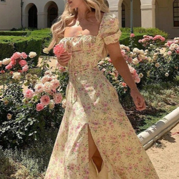 Amazon's new Summer 2026 European and American women's wear: A fresh and delicate floral, figure-hugging, slit European and American halter dress for women Application Scenario
