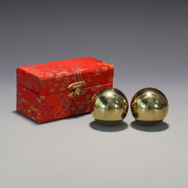 Baoding iron ball chrome-plated solid hollow bell sound middle-aged and elderly leisure sports gift hand-spun massage fitness handball details Picture