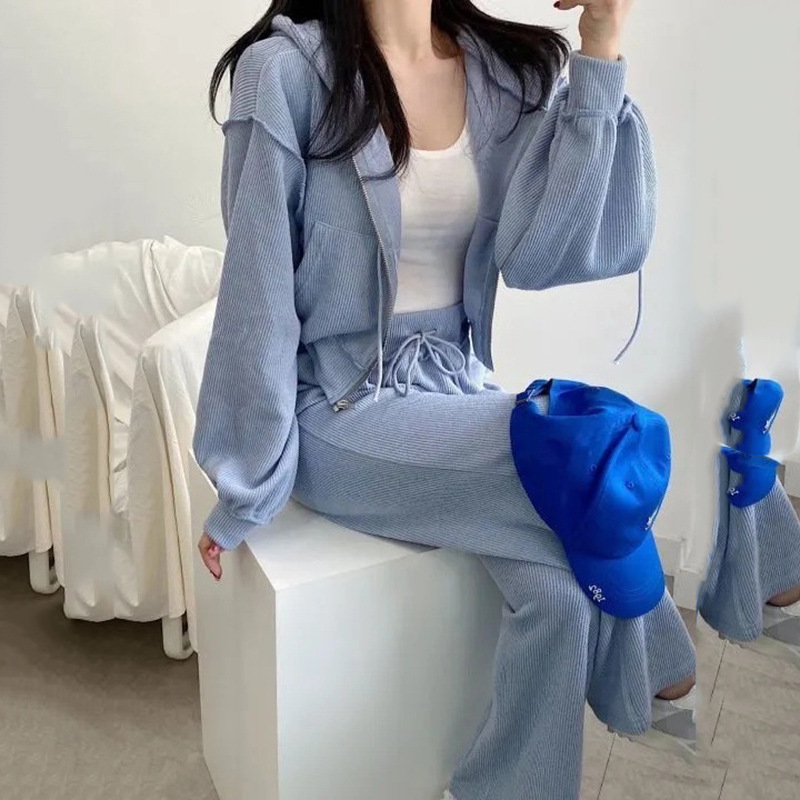 时尚休闲套装实物图