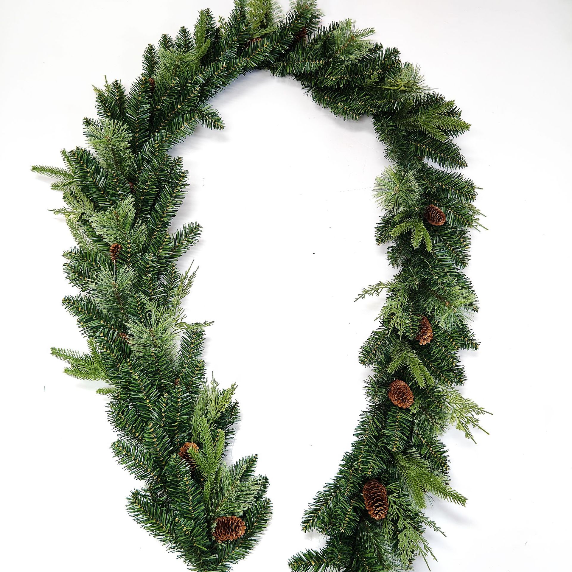 亚马逊仿真圣诞节开花松针松果藤条 PE花环藤蔓室内壁挂楼梯装饰白底实物图