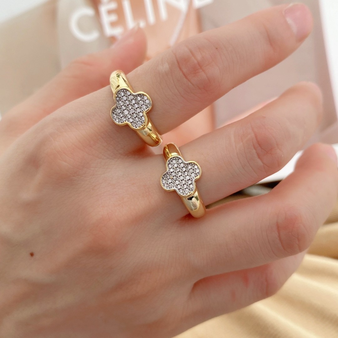 A simple, trendy and niche design multi-piece set with a minimalist and fashionable Japanese and Korean style four-leaf clover ring for women details Picture