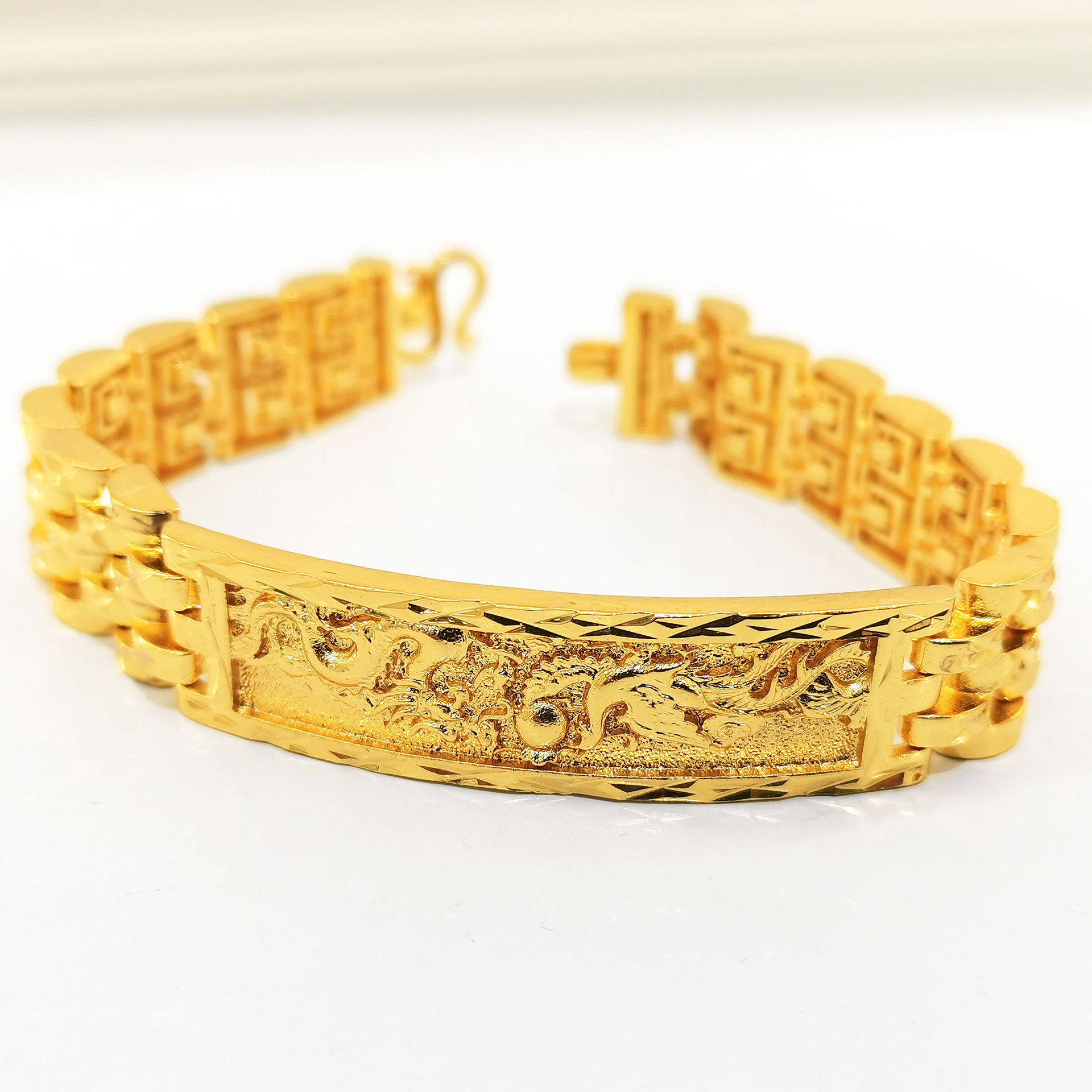 Xiangyunlong PI Xiu Long Feng brand bracelet for men, a light luxury and fashionable copper gold-plated watch bracelet accessory Specification drawing