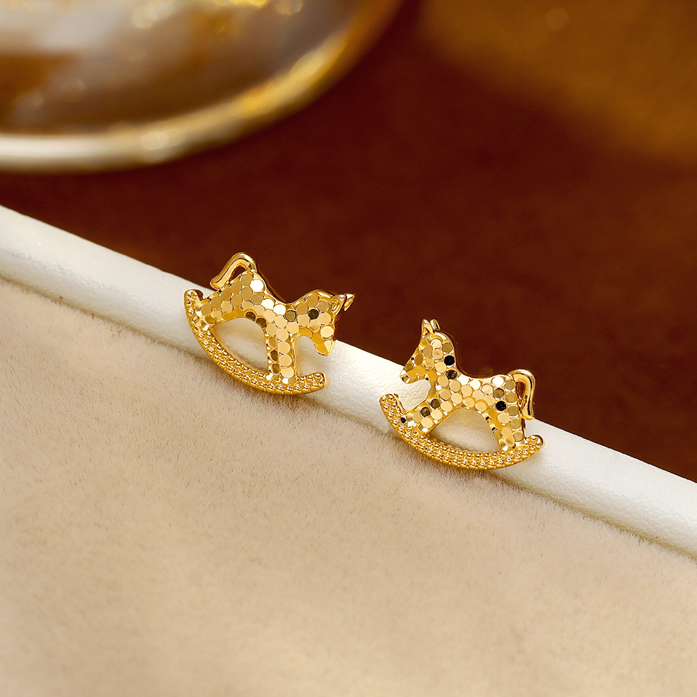 Hyacinth Golden Crushed Ice Pony Earrings, women's light luxury and high-end stud earrings, New Year's earrings 2026 new style, coming soon with money Application Scenario