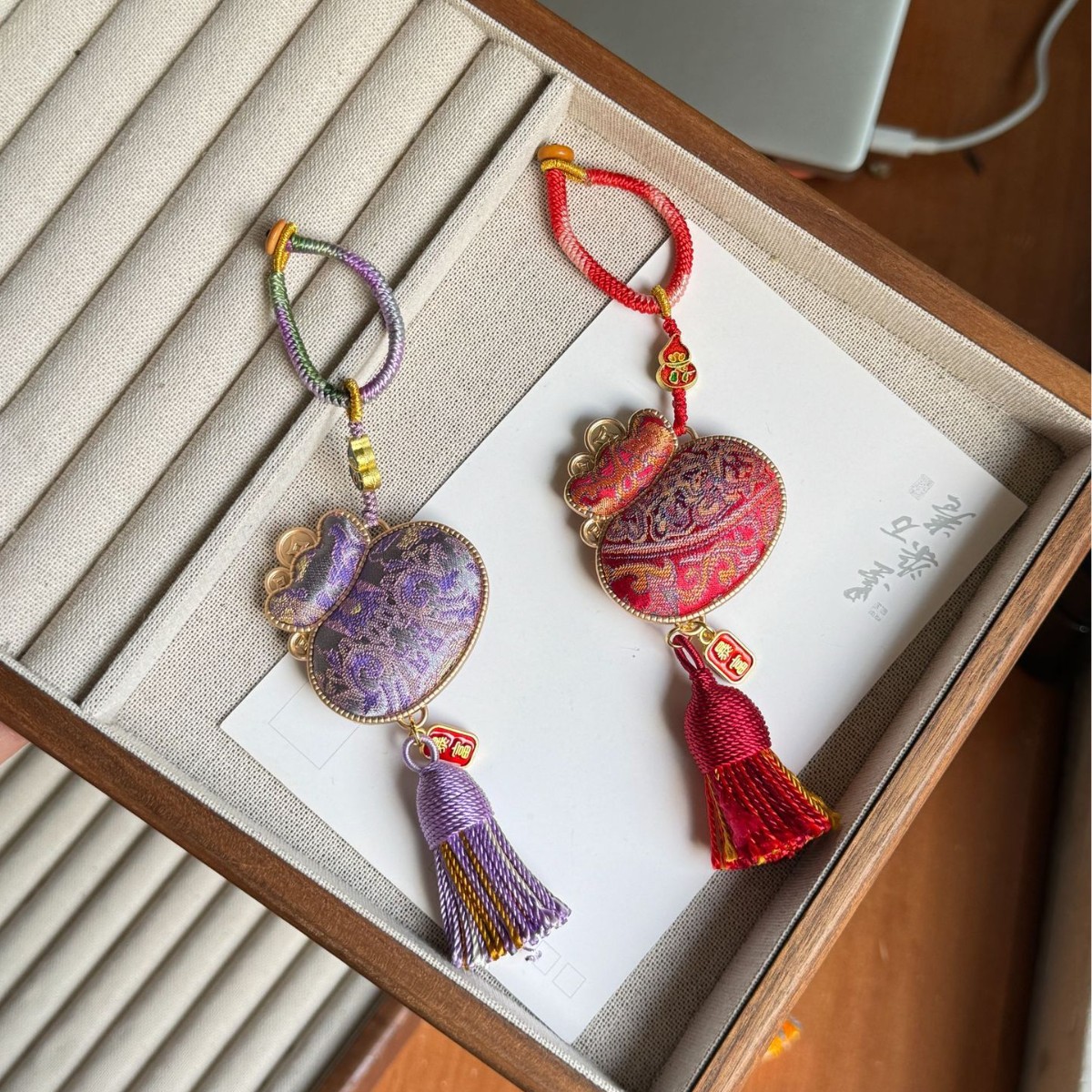 Intangible cultural heritage handcrafted imitation of Song brocade, large money bag, tassel style pendant, lucky bag, car hanging, mobile phone chain clip, new Chinese ancient style Application Scenario