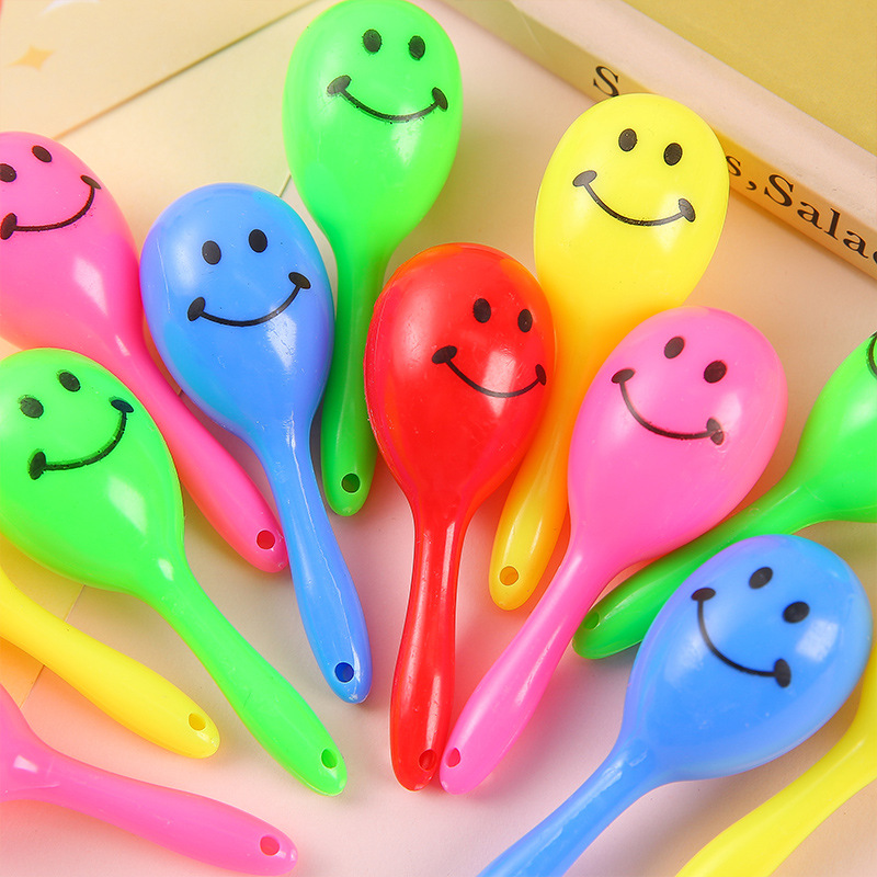 Mini smiley colorido pequeño sand hammer party booster props para niños mini pequeño regalo juguetes al por mayor transfronterizo
