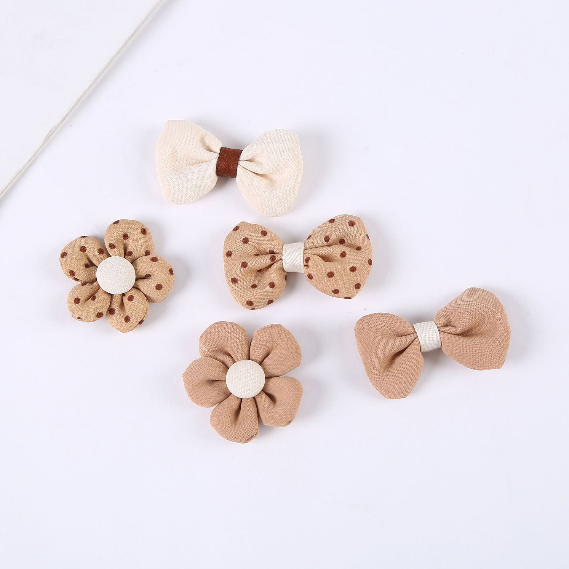 Spotted five-petal flower bow accessories, shoes, hats, clothing, socks, accessories, children's handmade accessories and accessories details Picture