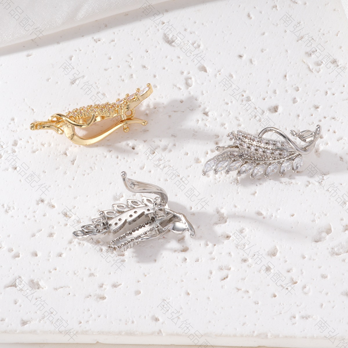 Copper-plated real gold color retention, zirconium-inlaid feather and leaf necklace, universal buckle, pendant, DIY high-end pendant accessory Application Scenario