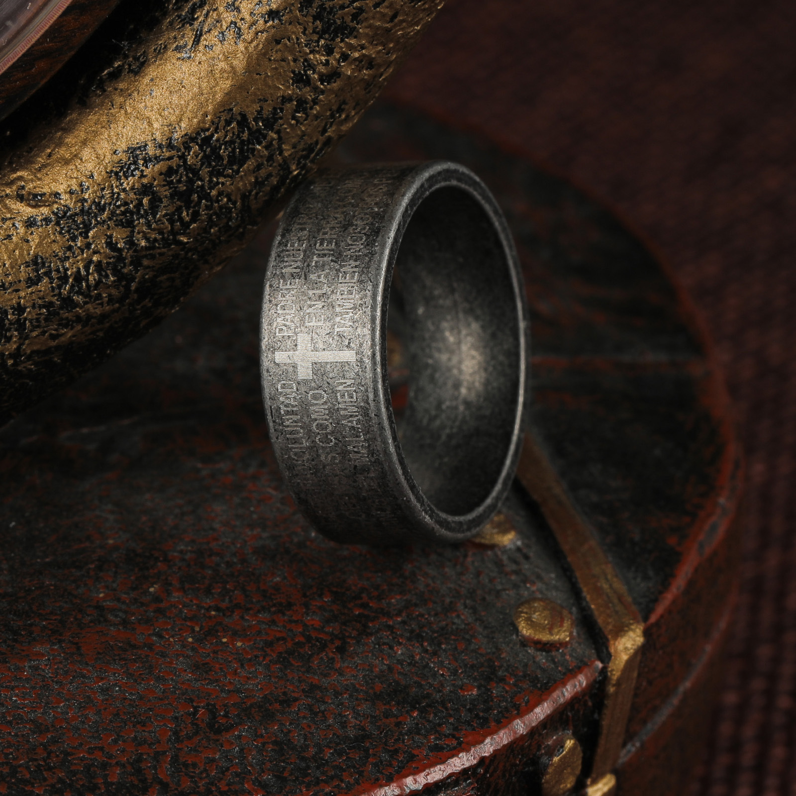 A retro style ring with English letters marked on it, a vintage silver titanium steel ring for men, which is a popular cross-border accessory from Europe and America Application Scenario