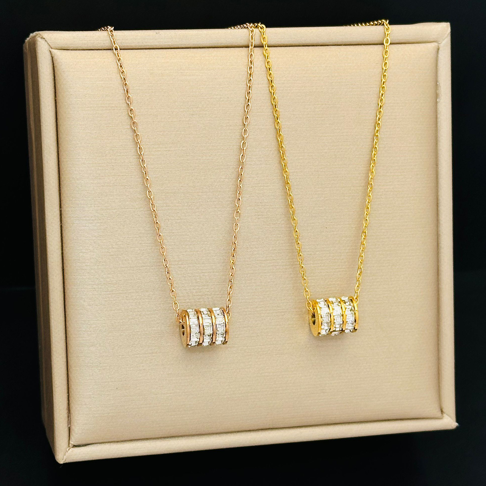 The new titanium steel necklace is a popular female Internet celebrity. It doesn't fade. The collarbone chain is niche and small. The waist chain is simple, individual and elegant. It's a trendy accessory