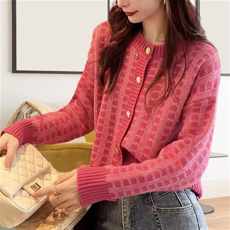 In the early spring and autumn of 2026, there are new styles of knitted sweaters, pink checkered loose, slimming, cute and fashionable cardigan coats for women details Picture