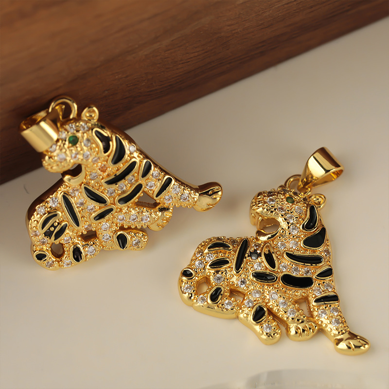 爆款跨境铜微镶轻奢锆石动物吊坠百搭个性滴油老虎项链厂家批发