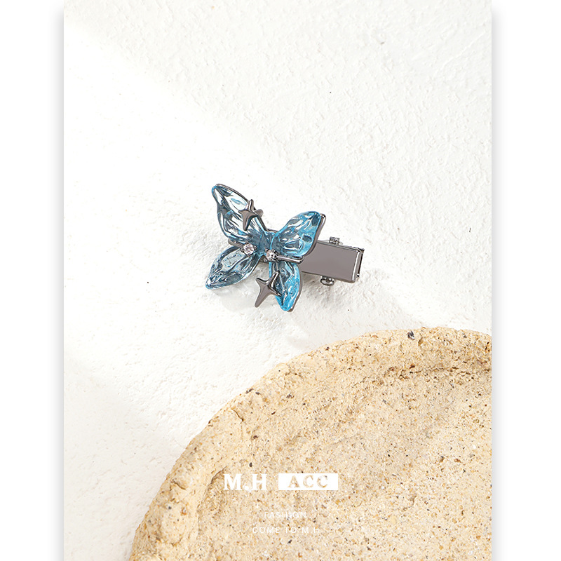 The new blue butterfly hair clip is a fashionable commuting side bangs clip with a high-end feel. It features an original design that is fresh and sweet Specification image